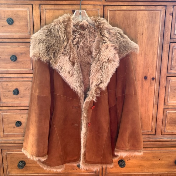 Di Bello Collezione Jackets & Blazers - EUC Di Bello 100% shearling brown coat, size 40